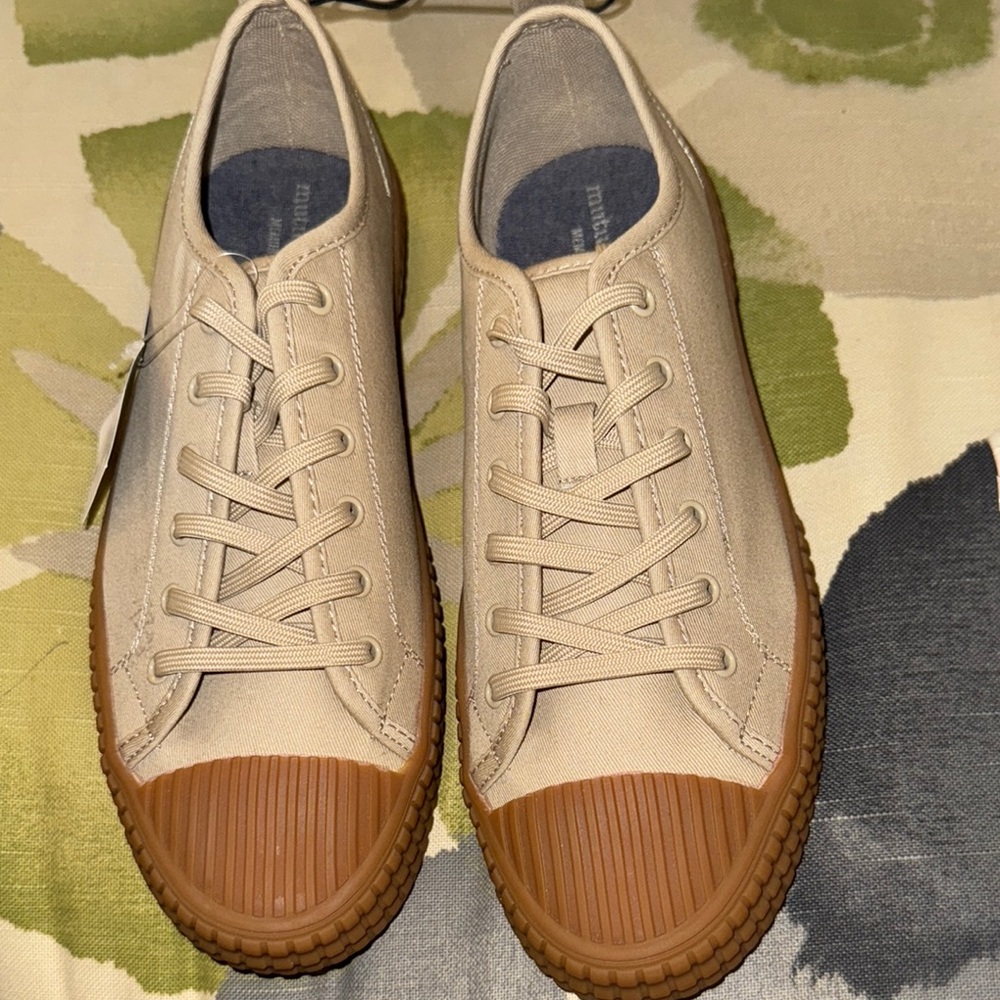 Beige Canvas Sneakers with Brown Sole
Mutual Weave Memory Foam